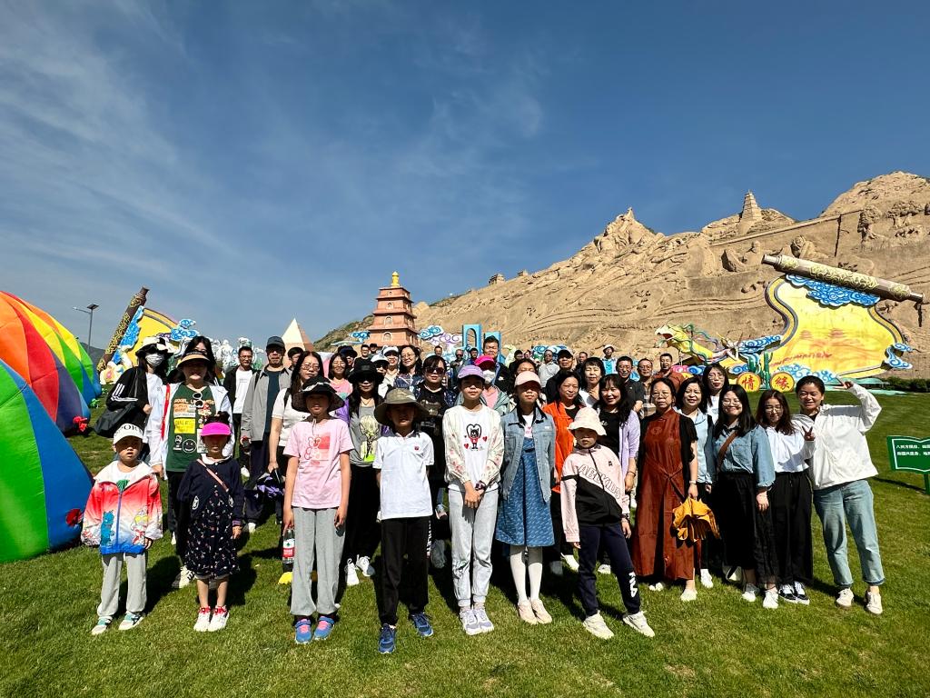 电信公司工会组织开展“携手同行赏春秋，凝心聚力展风采”2023年春游活动